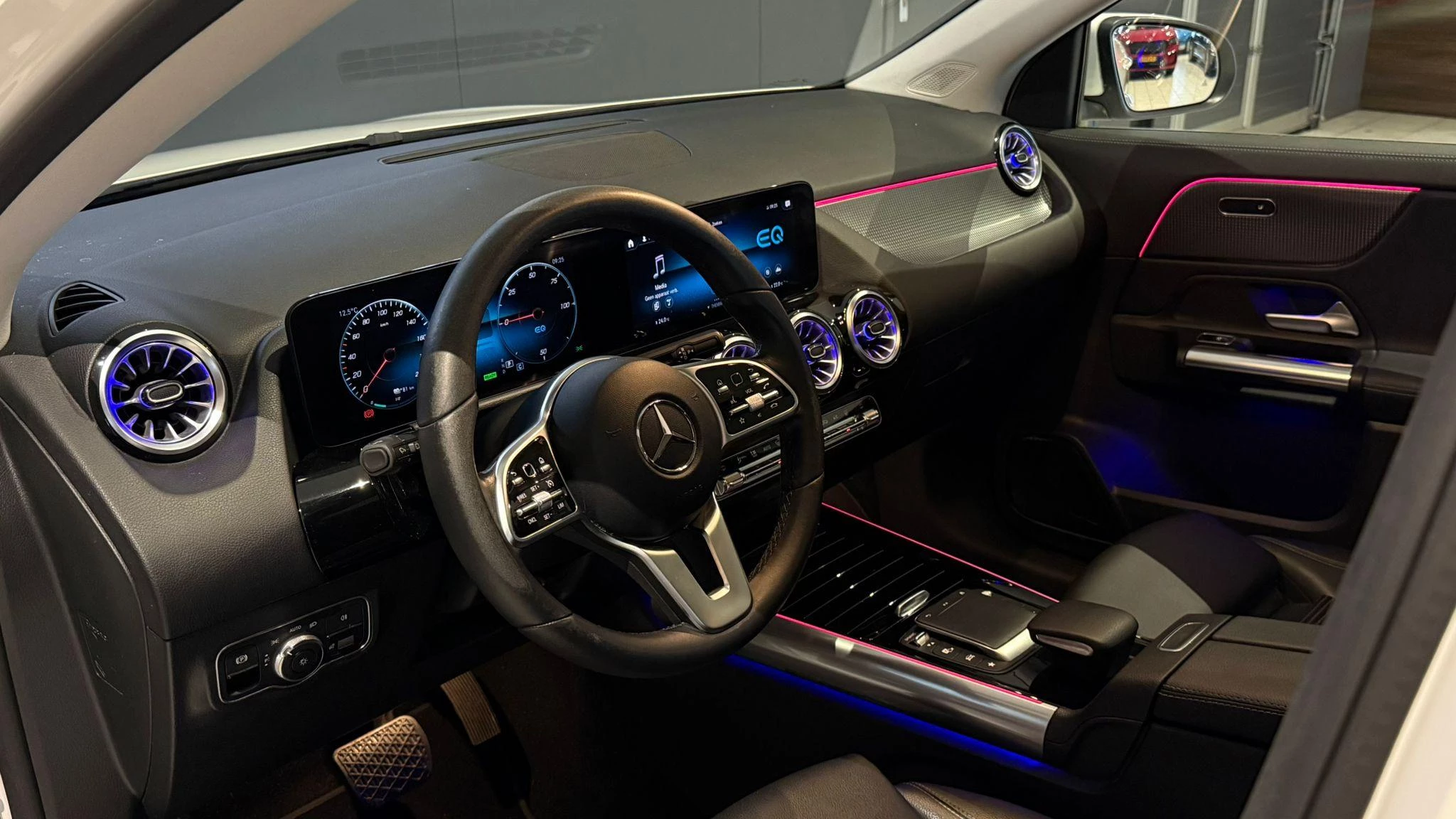 Hoofdafbeelding Mercedes-Benz EQA