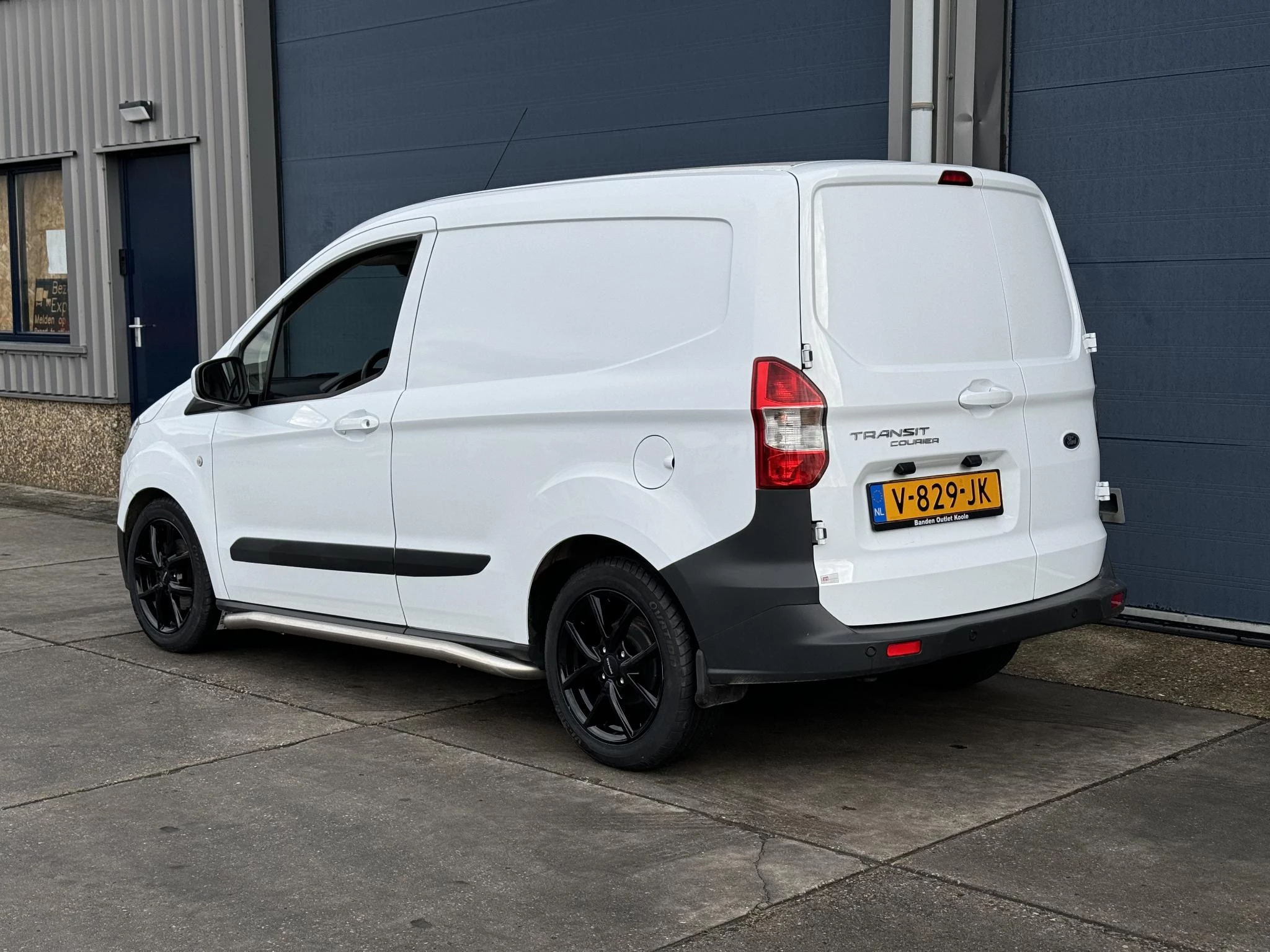 Hoofdafbeelding Ford Transit Courier