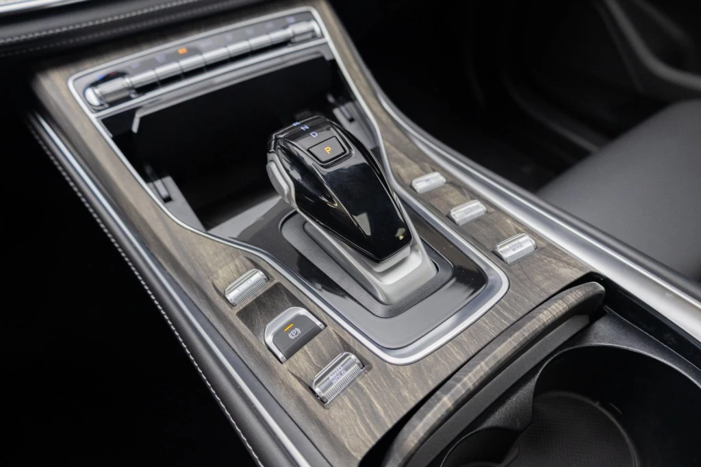 Hoofdafbeelding DFSK E5 PHEV