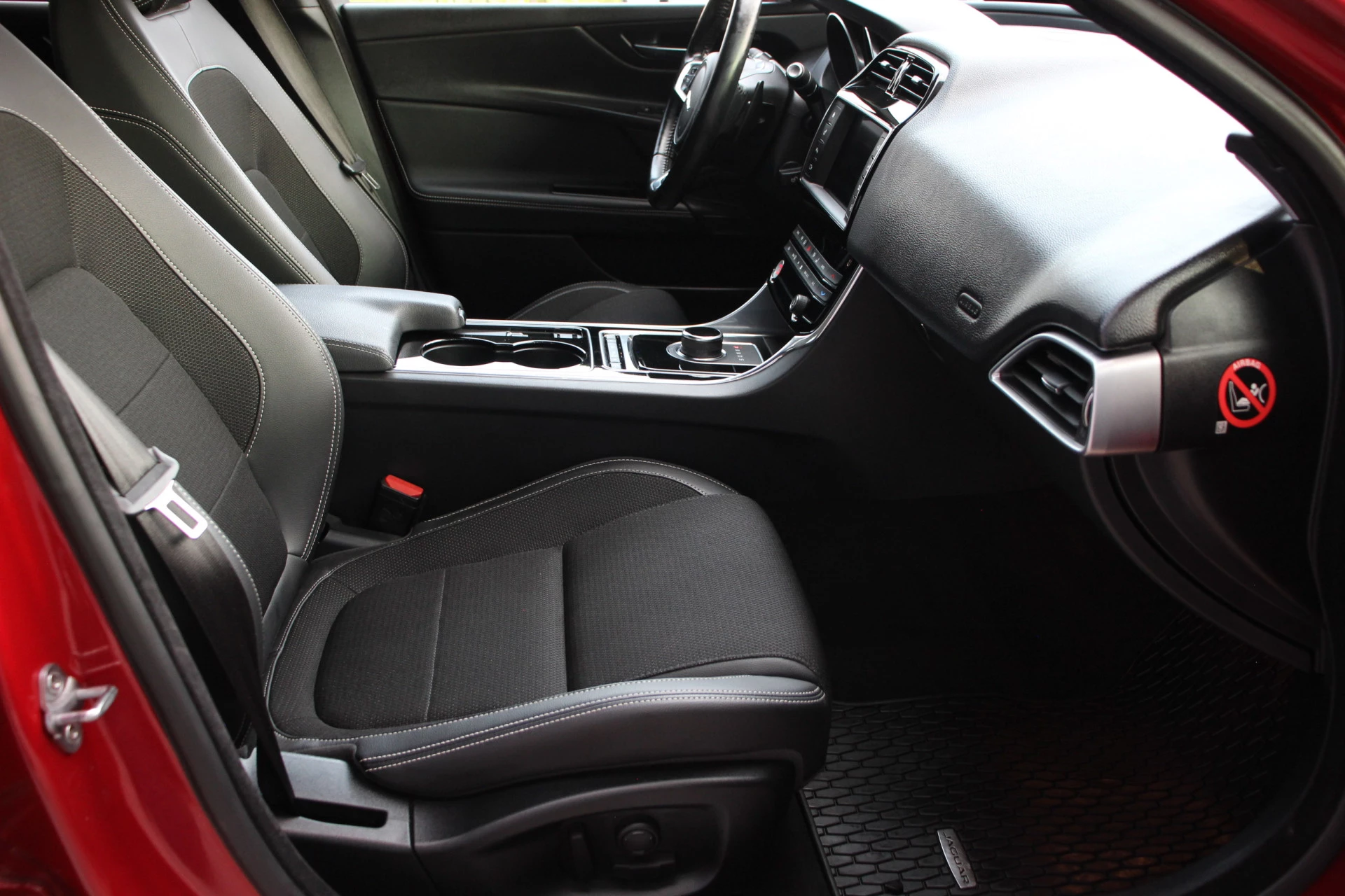 Hoofdafbeelding Jaguar XE