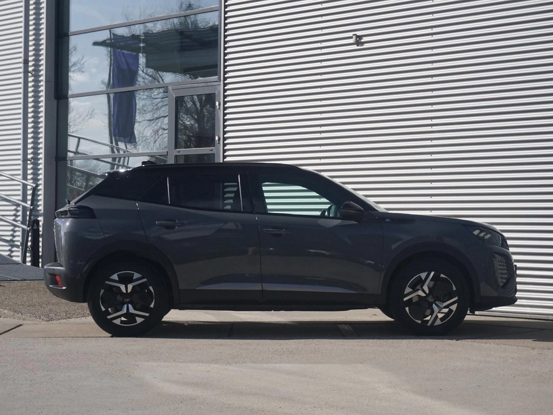 Hoofdafbeelding Peugeot e-2008