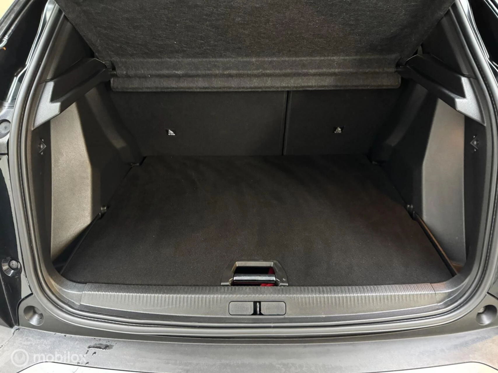 Hoofdafbeelding Peugeot e-2008