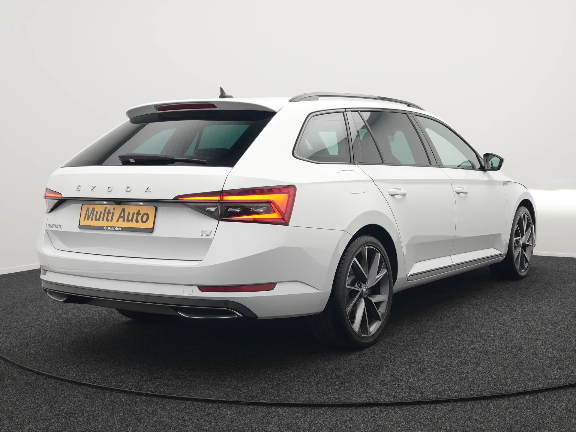 Hoofdafbeelding Škoda Superb