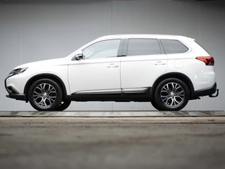 Mitsubishi Outlander 2.0 Connect Pro Sport (APPLE CARPLAY,NAVI,CAMERA,360 VIEW,STOEL/STUUR VERWARMING,CLIMATE,CRUISE,LM VELGEN)