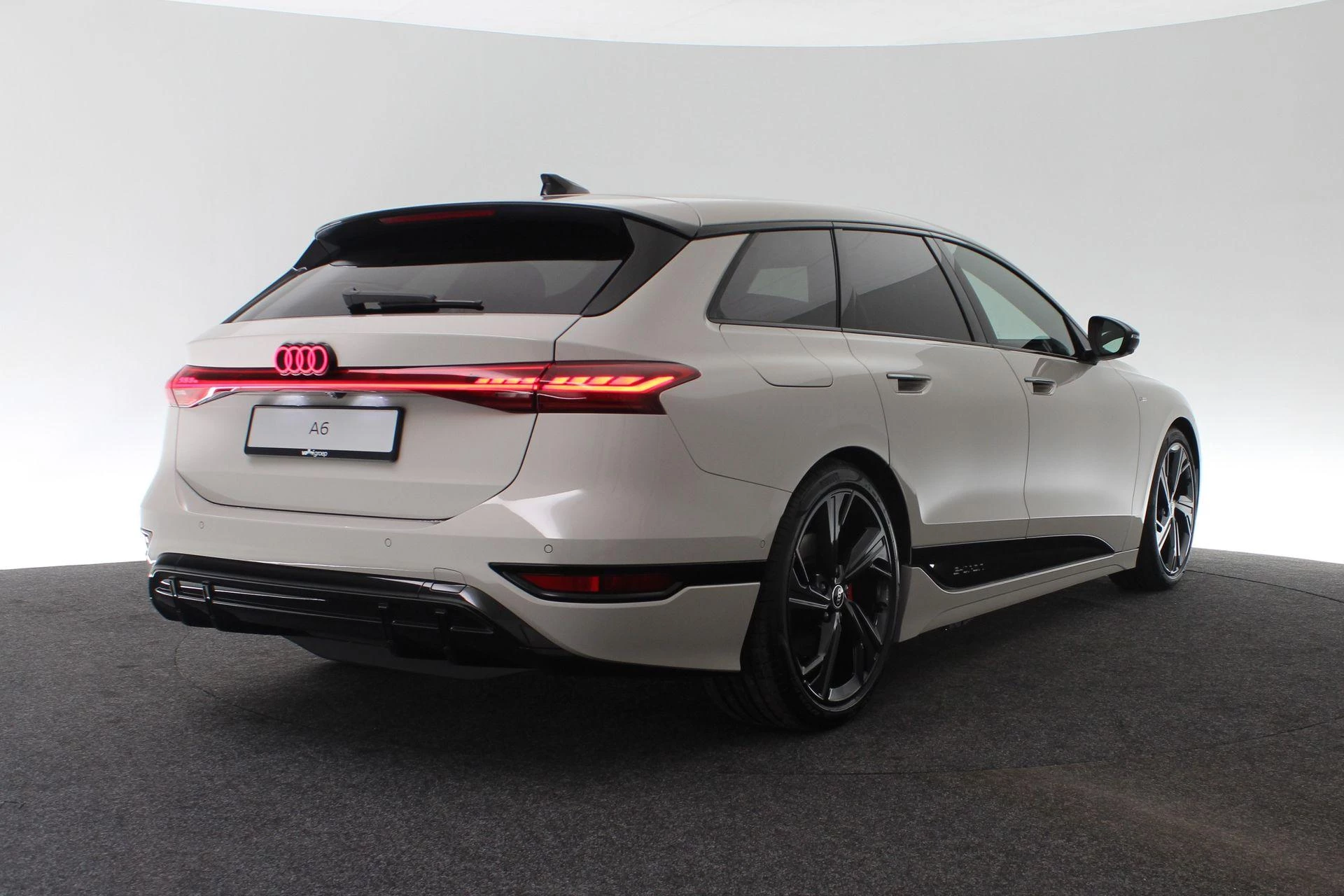 Hoofdafbeelding Audi A6 Avant e-tron