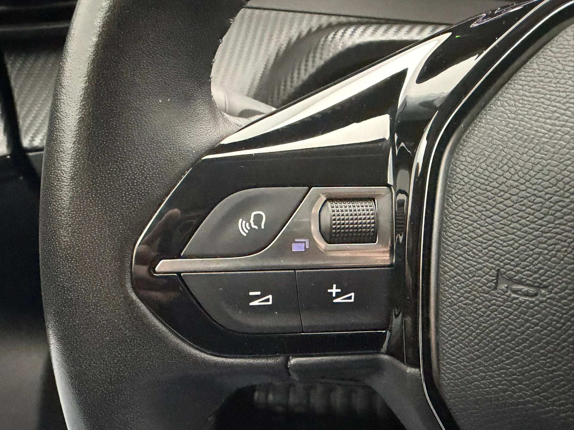 Hoofdafbeelding Peugeot e-2008