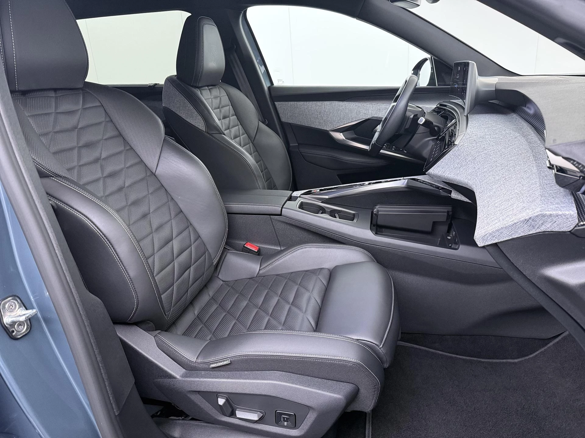 Hoofdafbeelding Peugeot e-5008