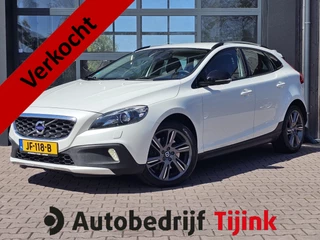 Volvo V40 Cross Country 2.0 T3 Momentum | Xenon | Trekhaak | Stoelverwarming | Navi | PDC | Cruise | LMV 18" |