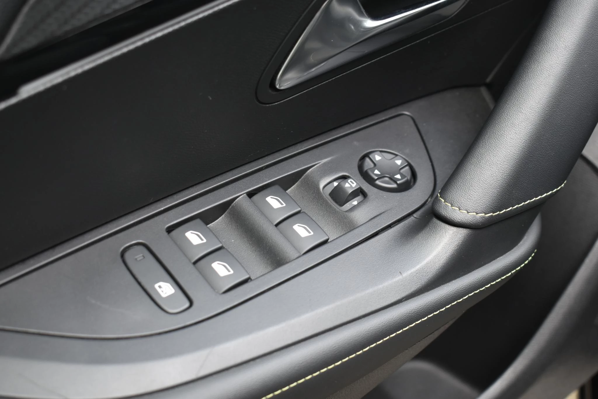 Hoofdafbeelding Peugeot e-2008