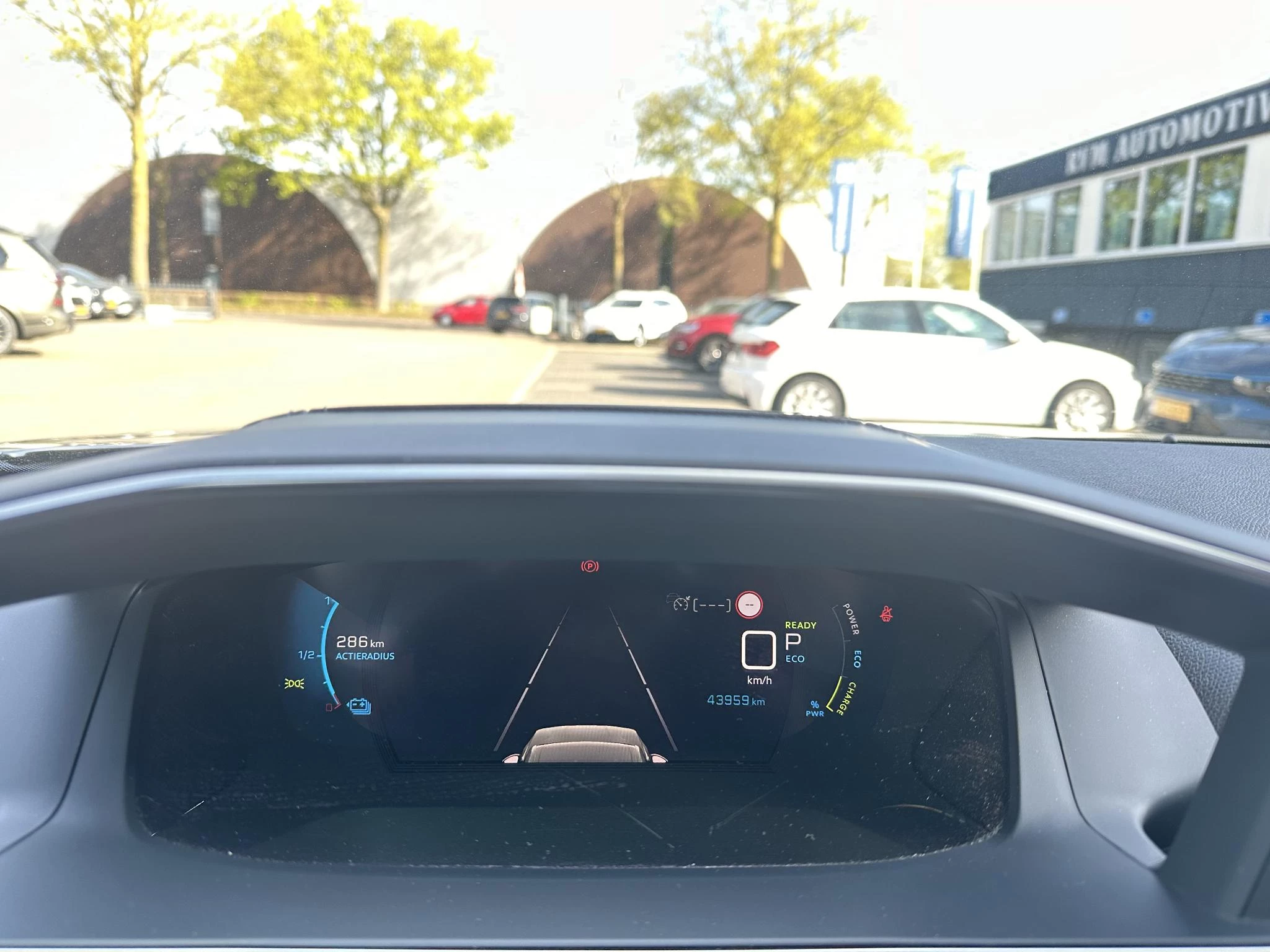Hoofdafbeelding Peugeot e-2008