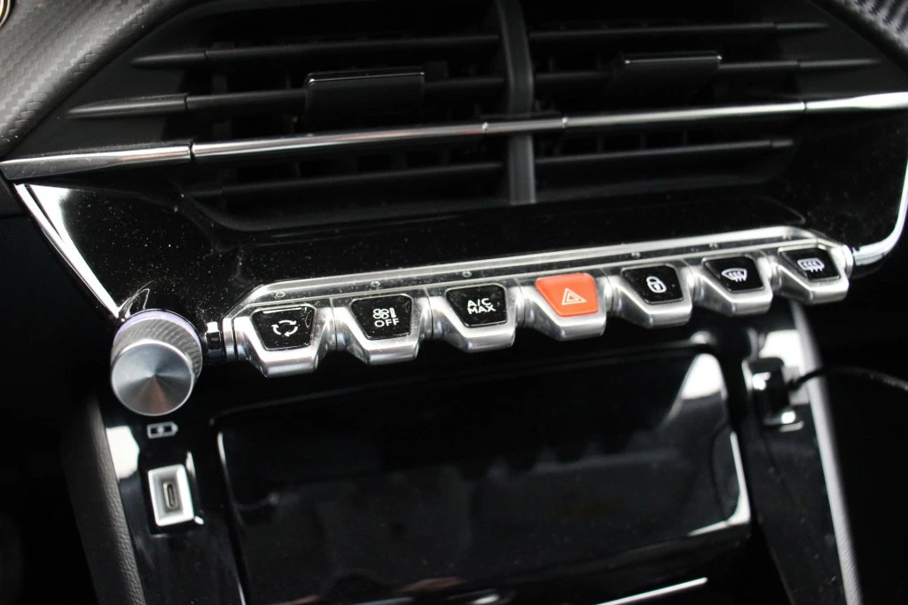 Hoofdafbeelding Peugeot e-2008