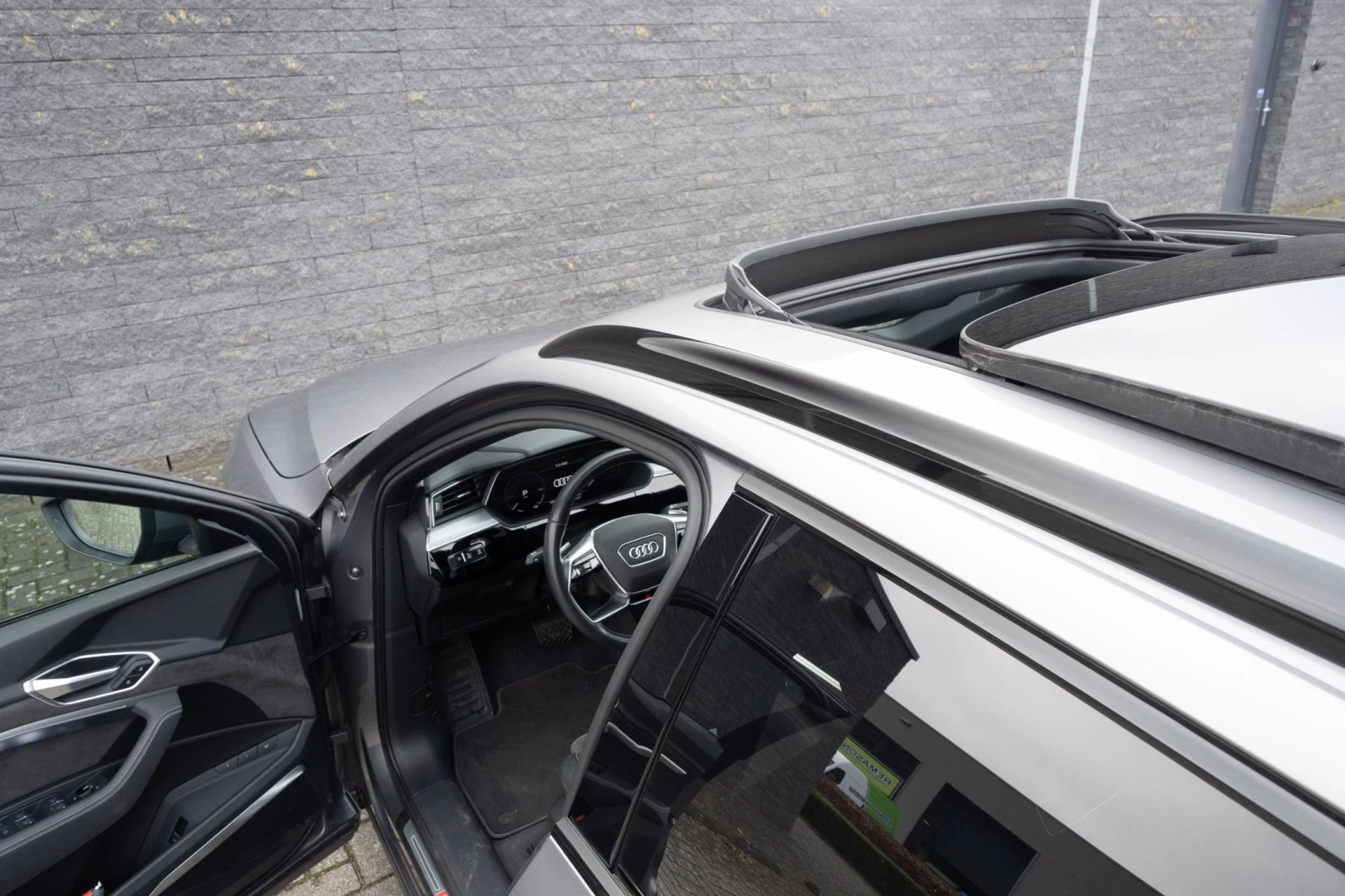 Hoofdafbeelding Audi e-tron