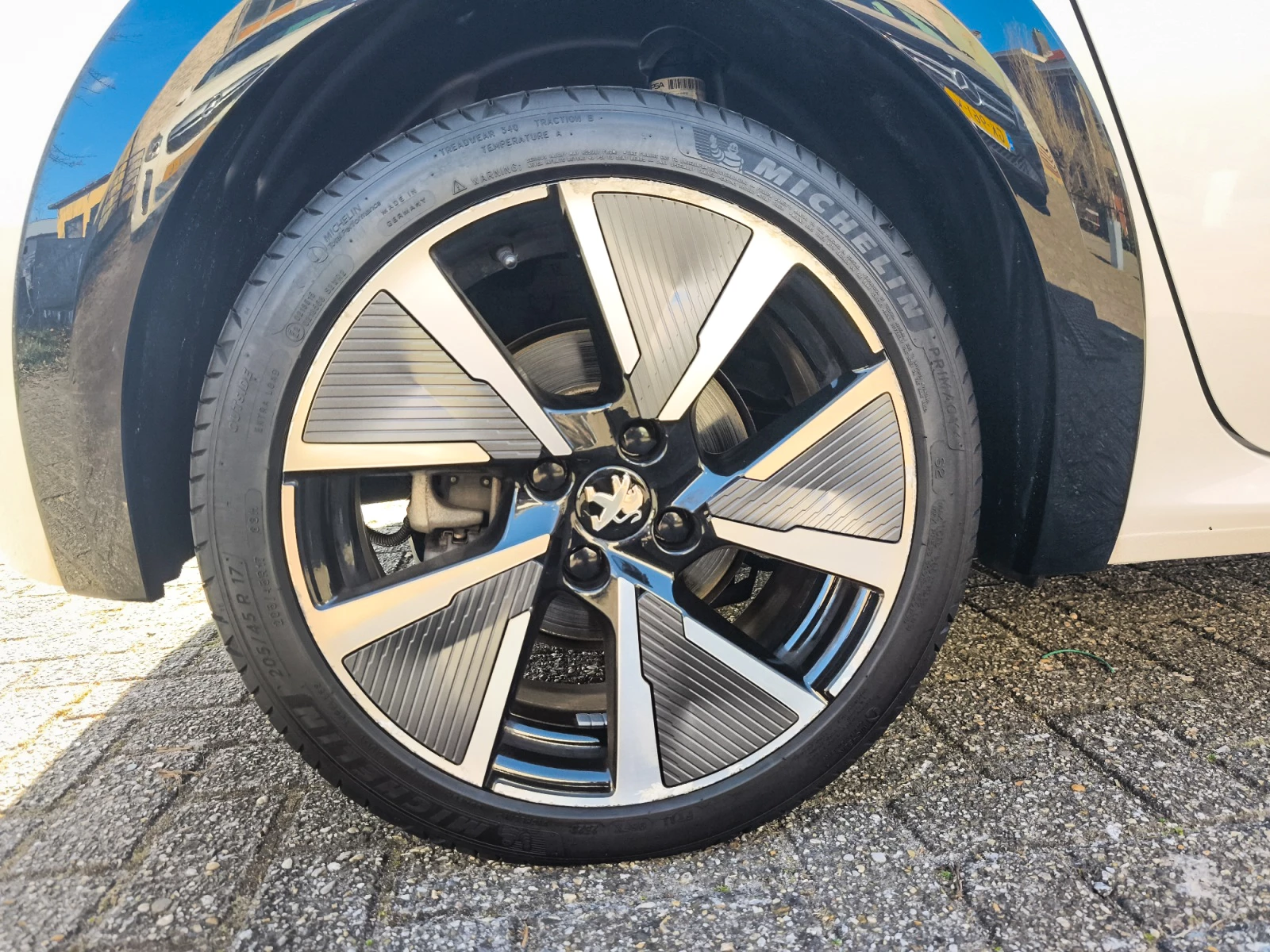 Hoofdafbeelding Peugeot e-208