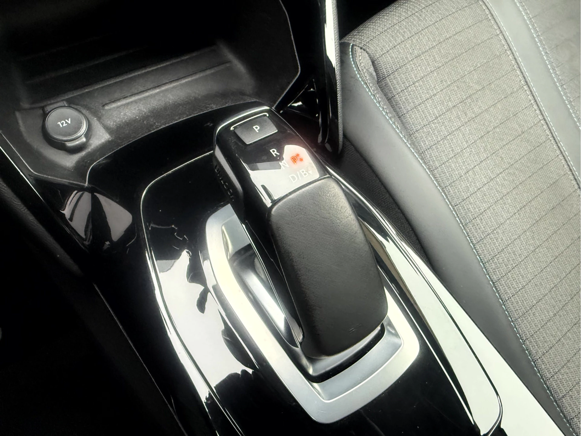 Hoofdafbeelding Peugeot e-2008