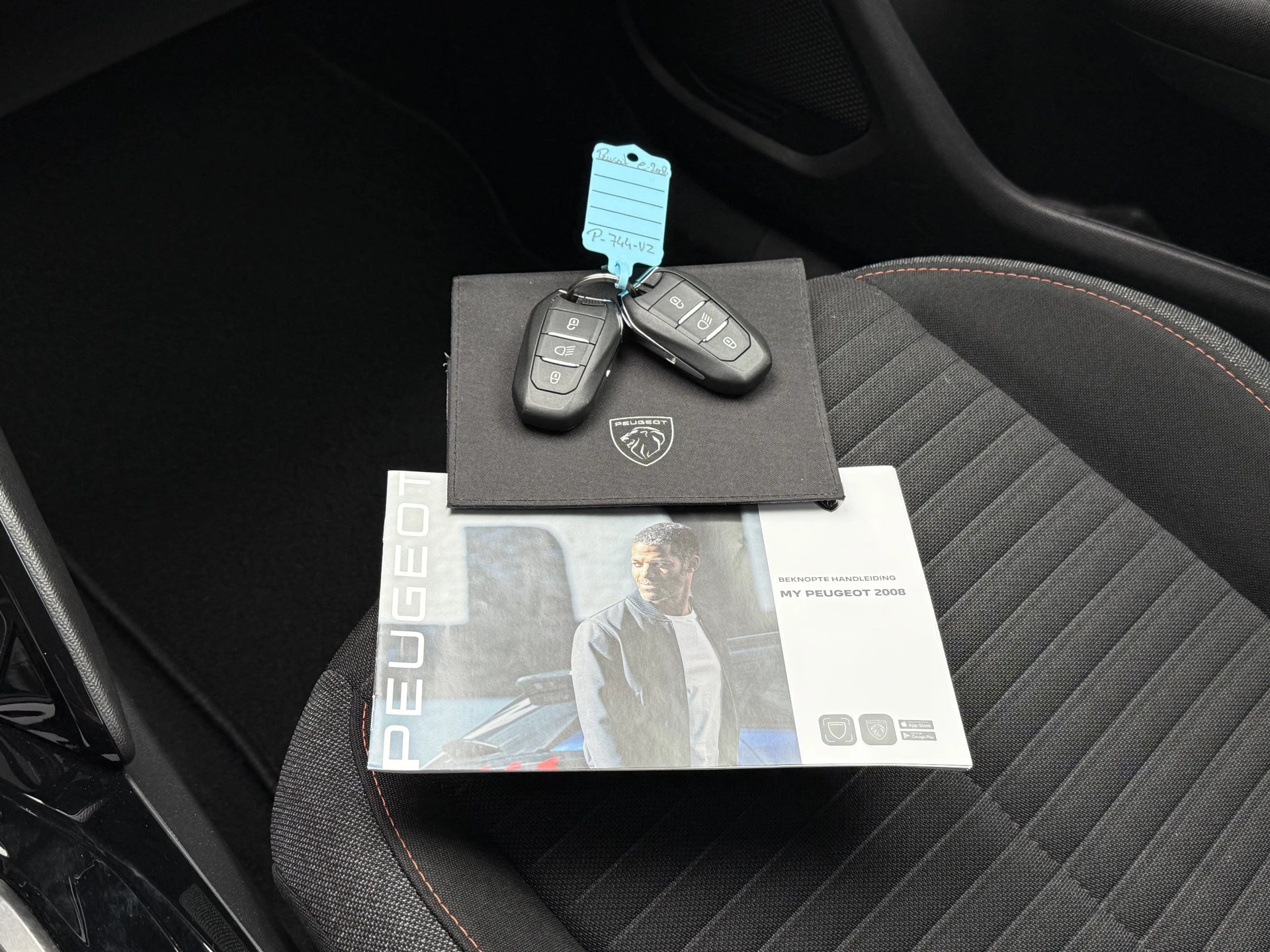 Hoofdafbeelding Peugeot e-2008