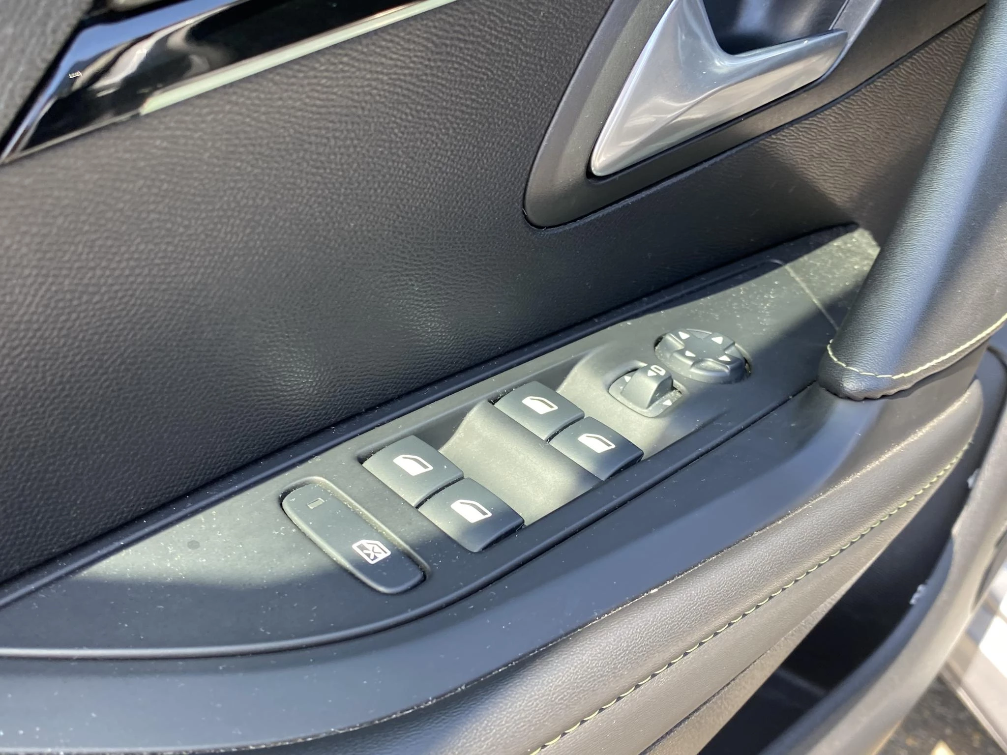 Hoofdafbeelding Peugeot e-208