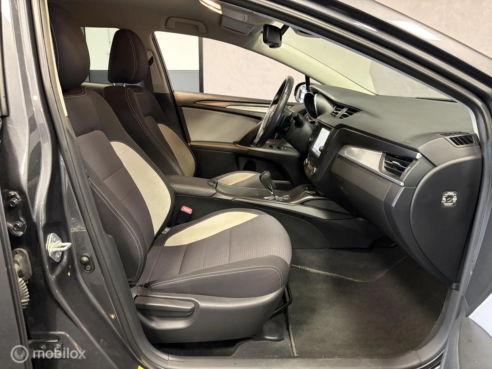 Hoofdafbeelding Toyota Avensis