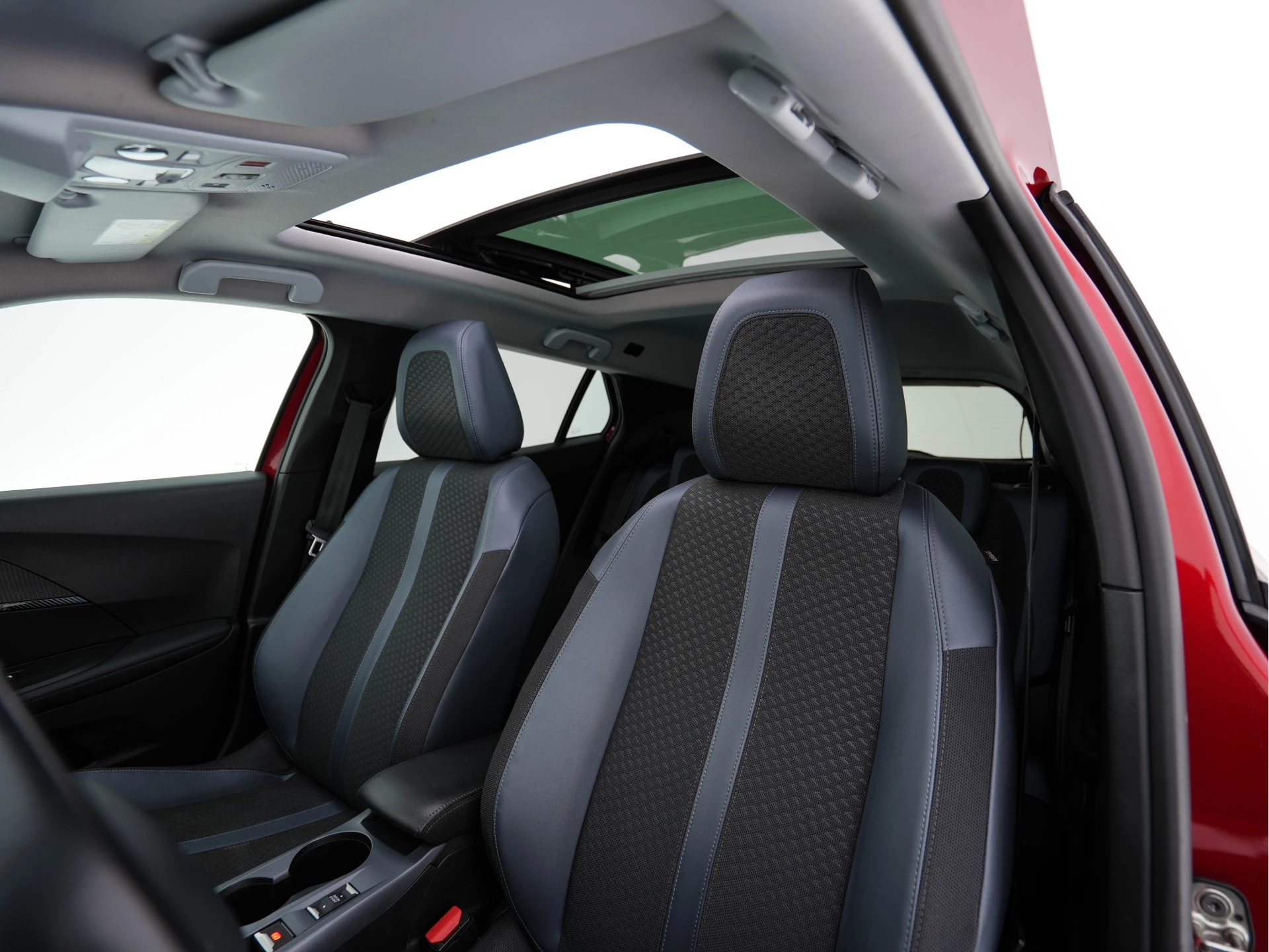 Hoofdafbeelding Peugeot e-2008