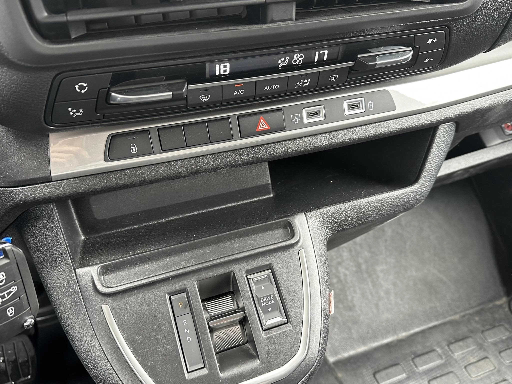 Hoofdafbeelding Peugeot e-Expert