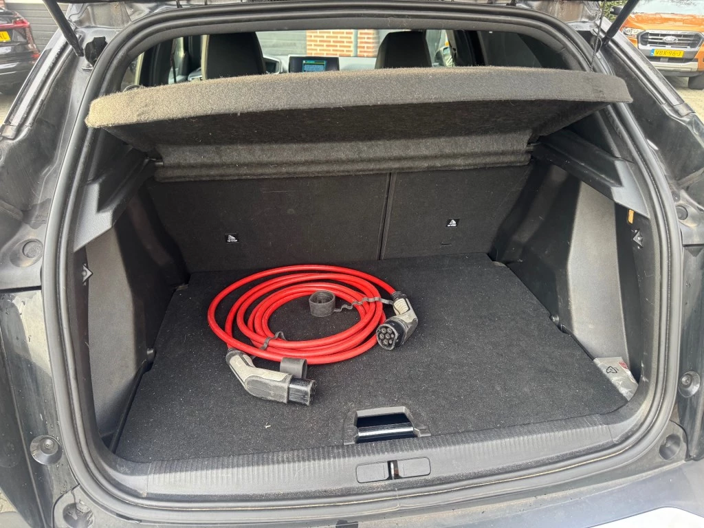 Hoofdafbeelding Peugeot e-2008