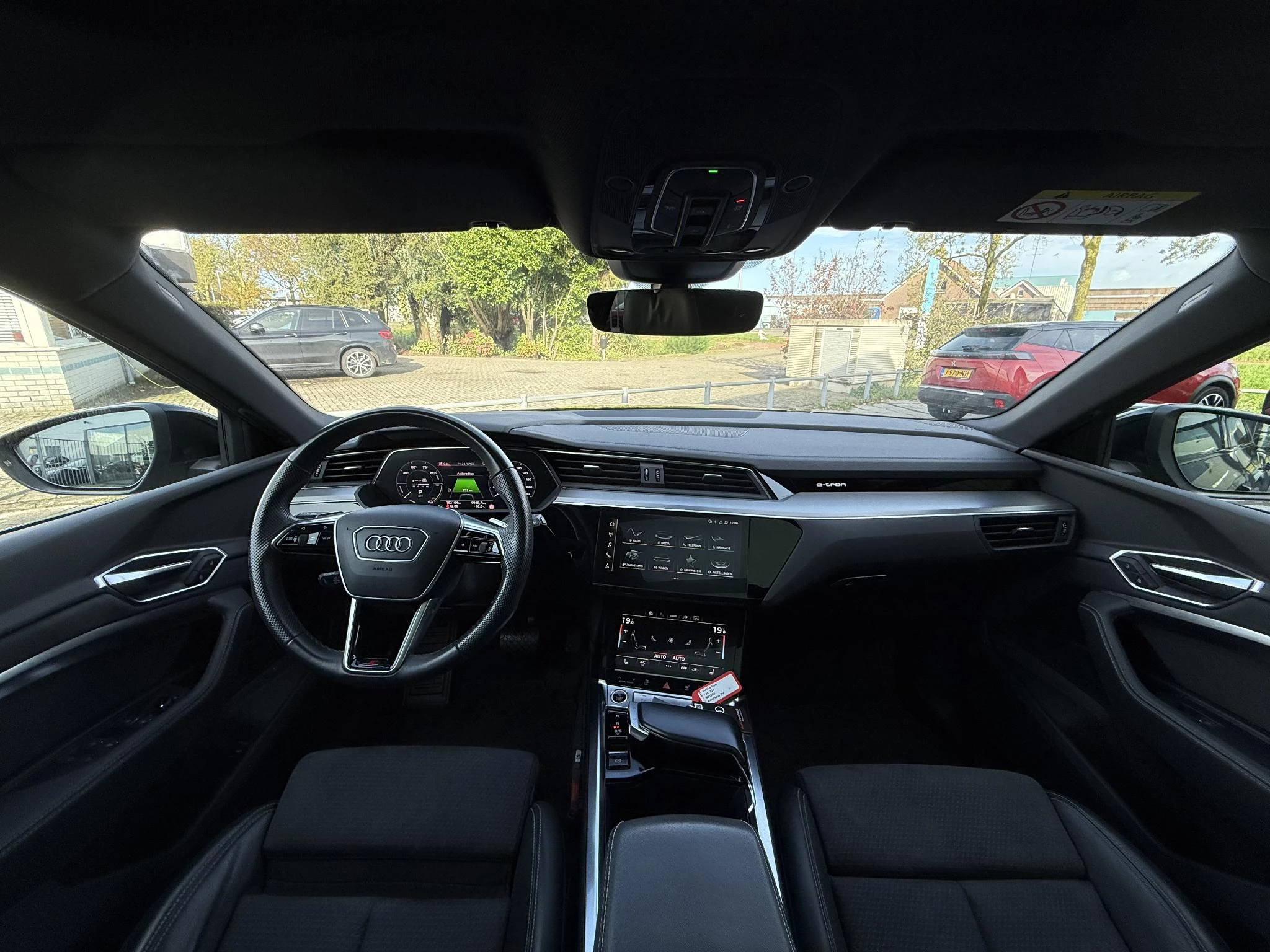 Hoofdafbeelding Audi e-tron