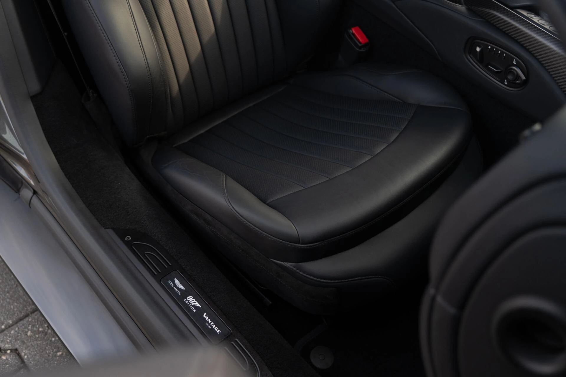 Hoofdafbeelding Aston Martin V8 Vantage