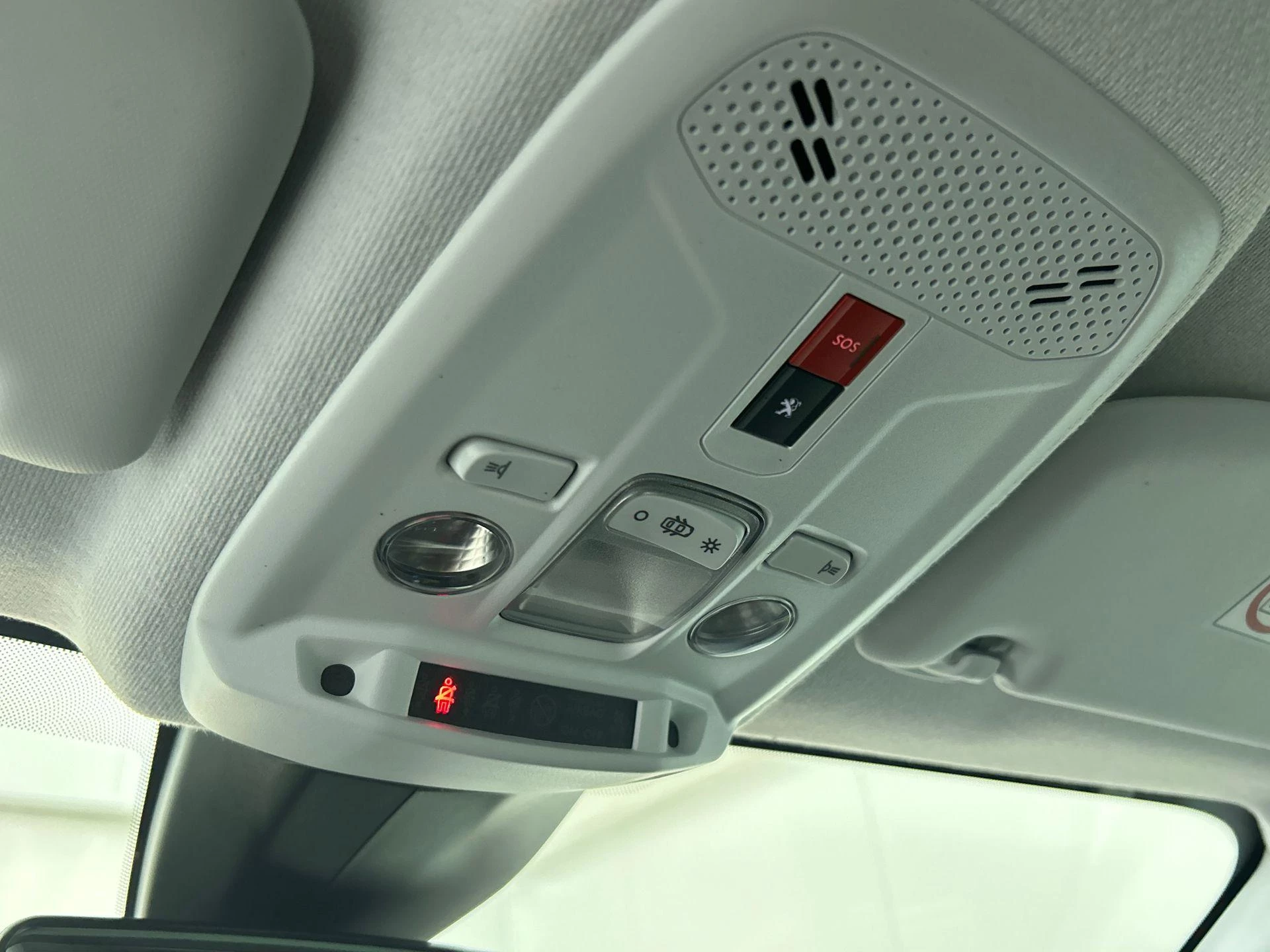 Hoofdafbeelding Peugeot e-208