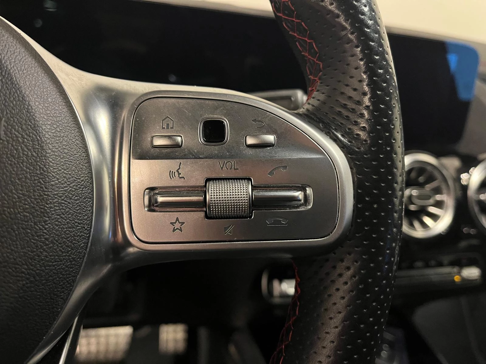 Hoofdafbeelding Mercedes-Benz EQA