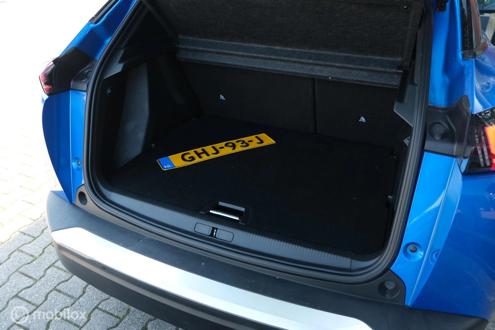 Hoofdafbeelding Peugeot e-2008