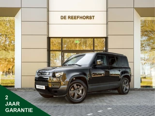 Land Rover Defender 110 P300e 110 S | Gloss Black Pack | Koelbox | 20" Style 5098 Satin Dark Grey | Afneembare trekhaak | Panoramisch schuif-/kanteldak