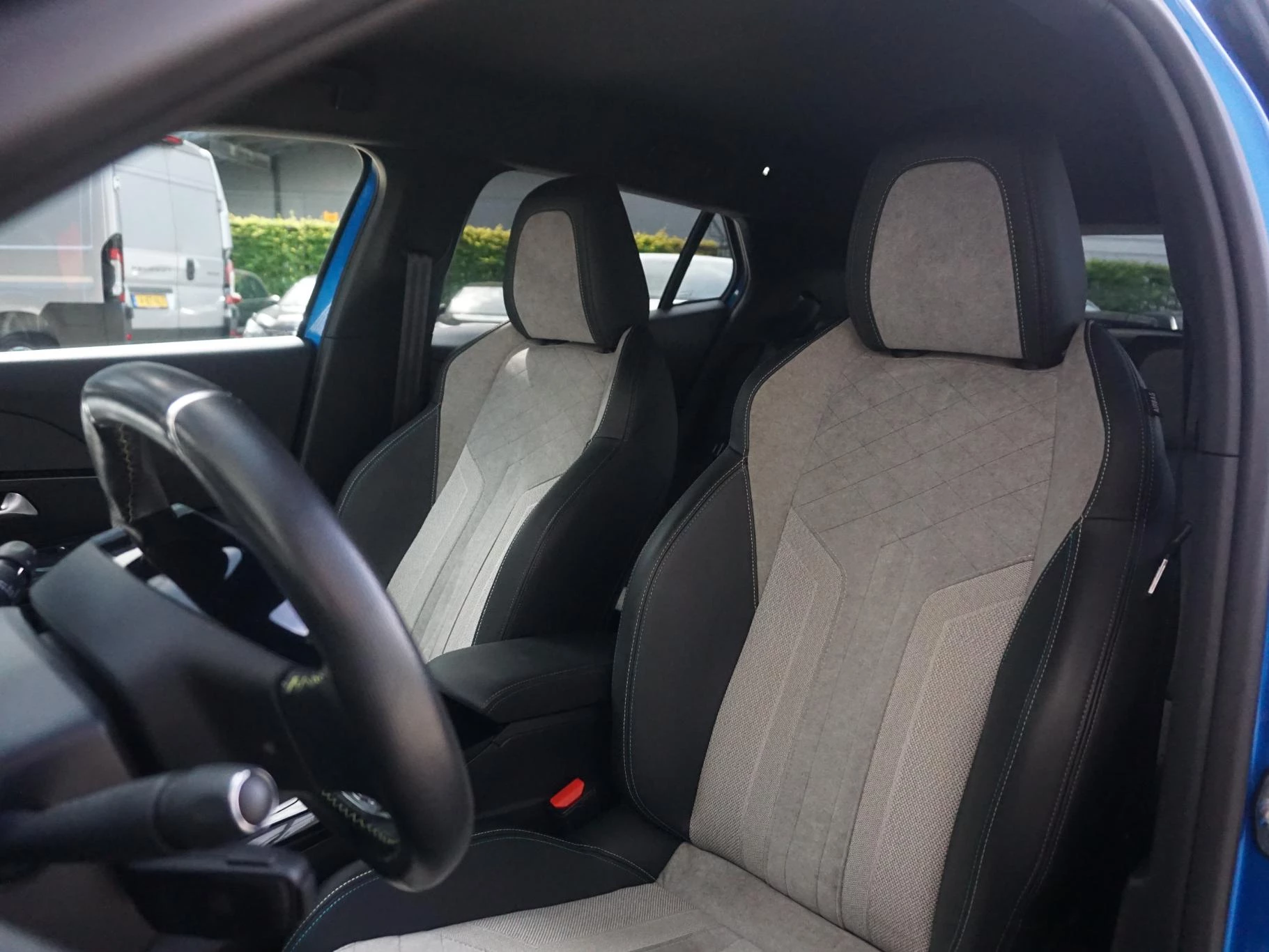 Hoofdafbeelding Peugeot e-2008