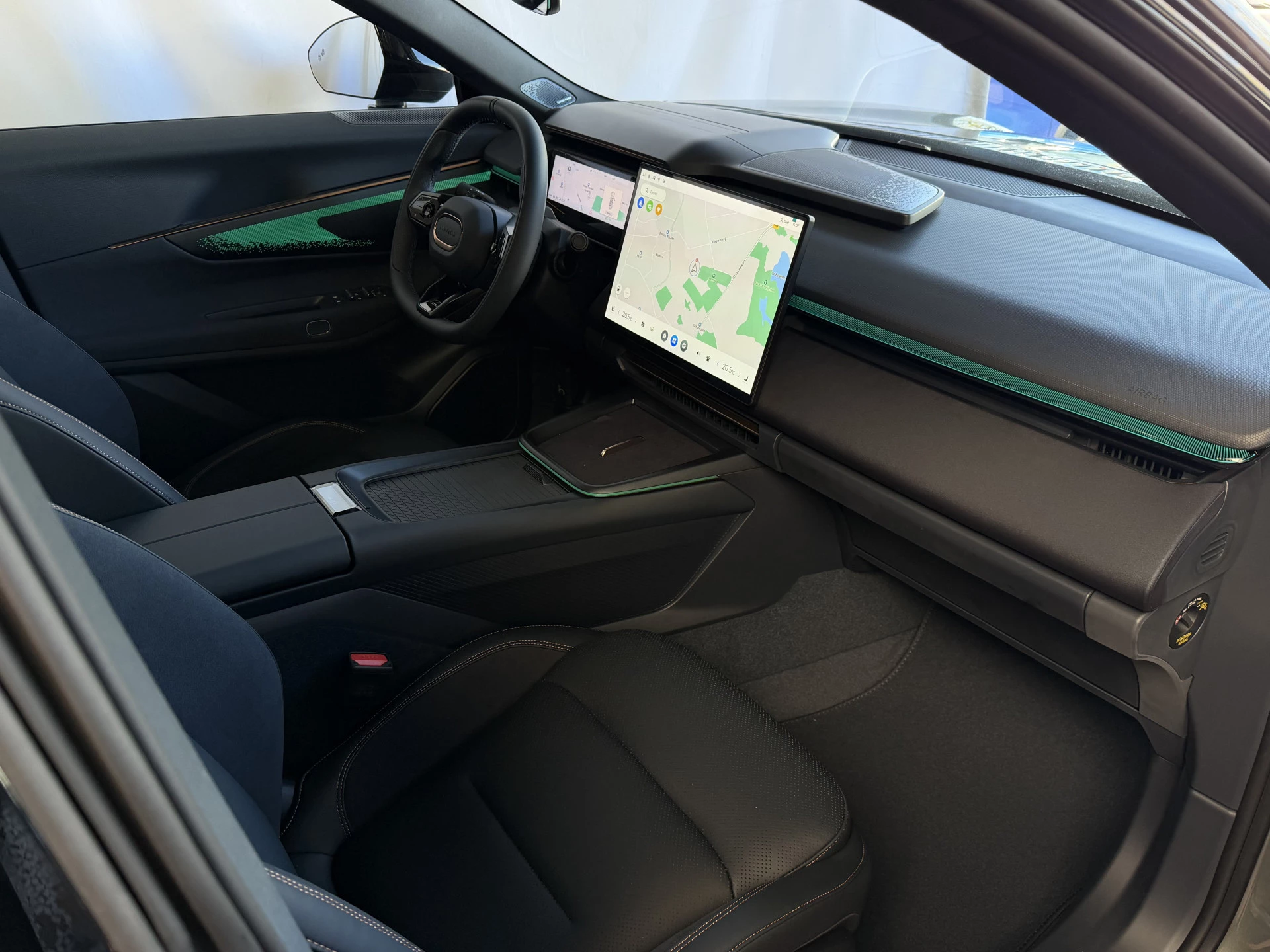 Hoofdafbeelding Lynk & Co 08