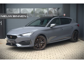CUPRA Leon 1.4 e-Hybrid VZ Copper Edition | Panoramadak | Stoelverwarming | Stuurverwarming | Kuipstoelen | Camera | Adaptive Cruise Control | Keyless | Ambiance Verlichting | Apple Carplay |