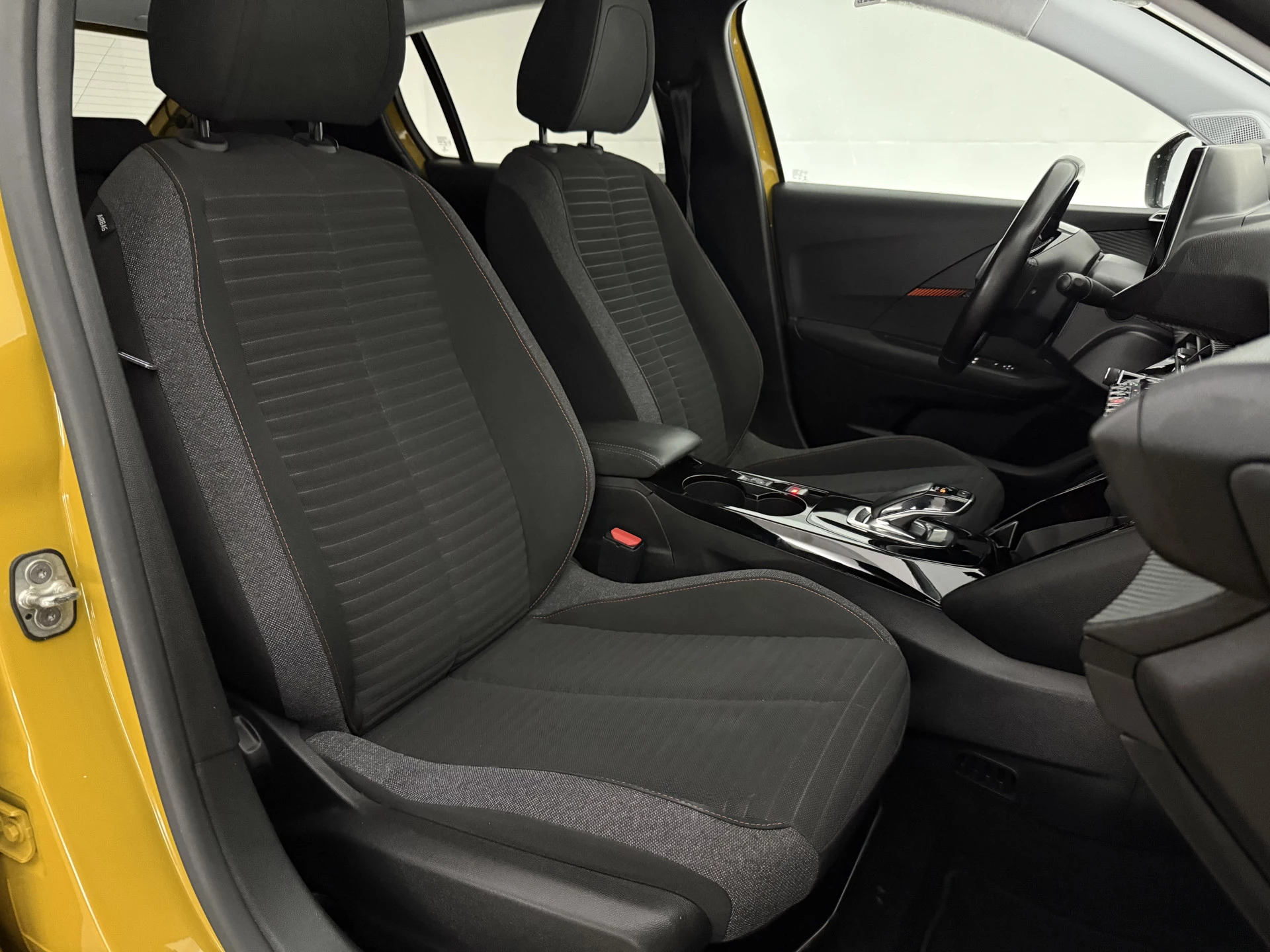 Hoofdafbeelding Peugeot e-208