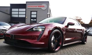 Hoofdafbeelding Porsche Taycan Porsche Taycan Sport Turismo 93 kWh 381PK | incl BTW | 360 Camera | Bose Sound system | Luxe leder | Luchtvering | Unieke kleur |