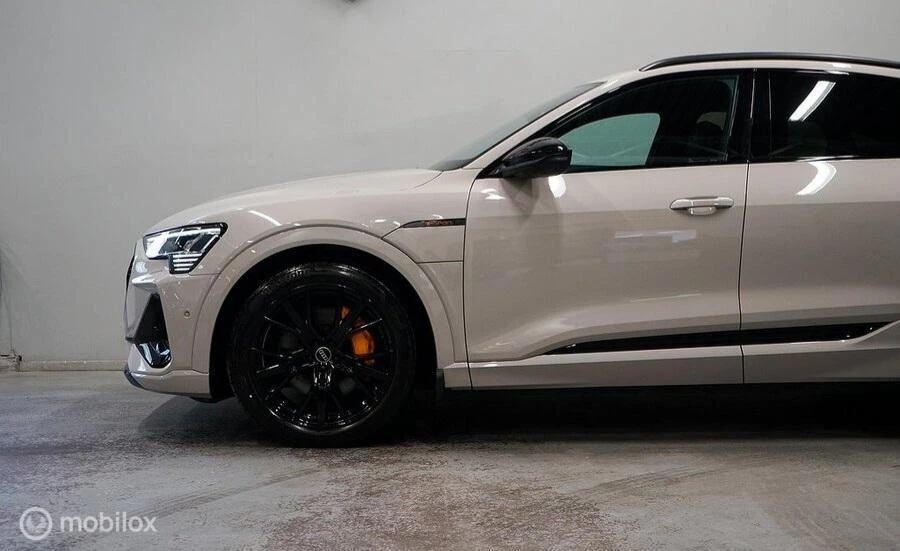 Hoofdafbeelding Audi e-tron