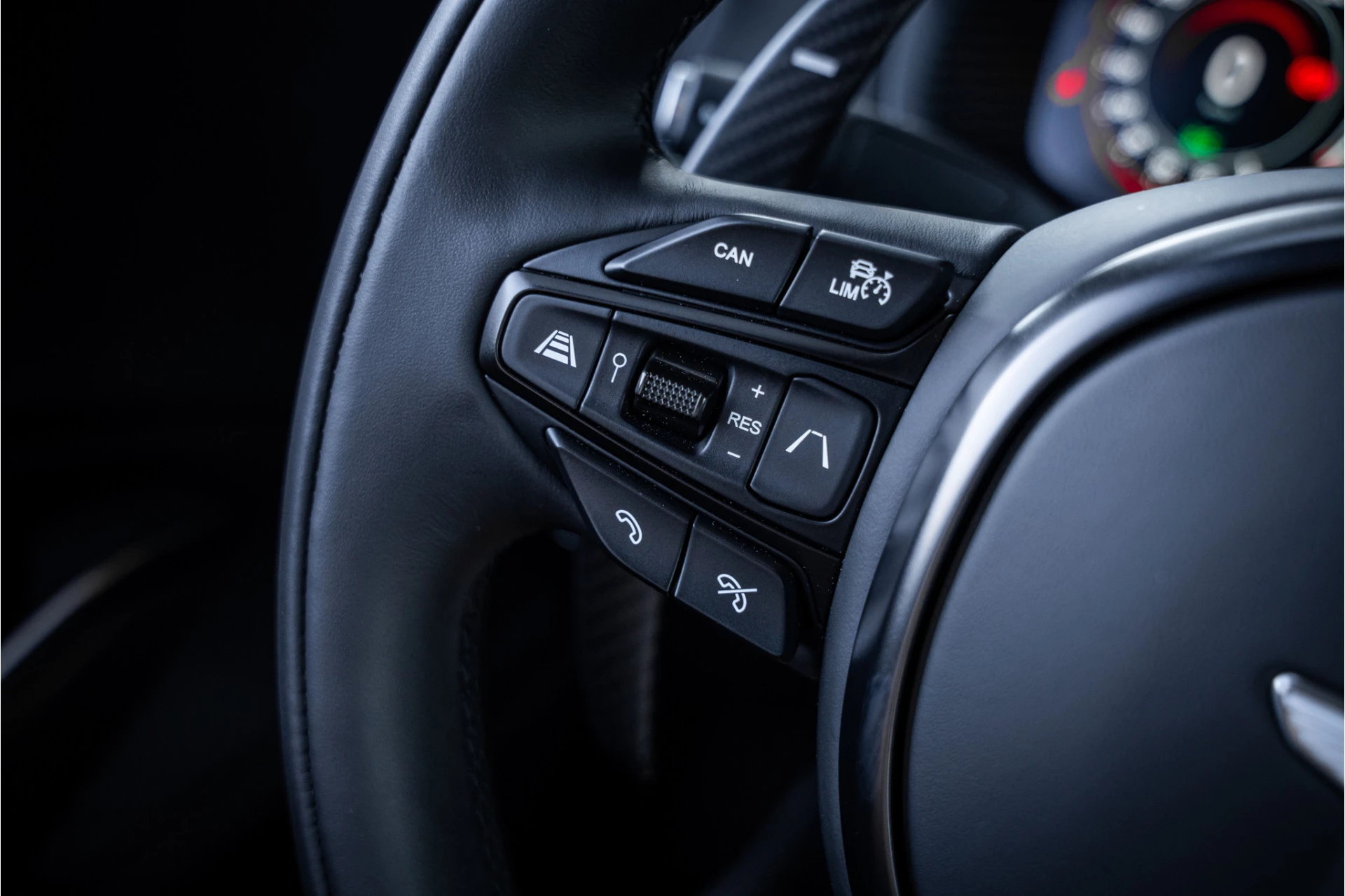 Hoofdafbeelding Aston Martin DBX