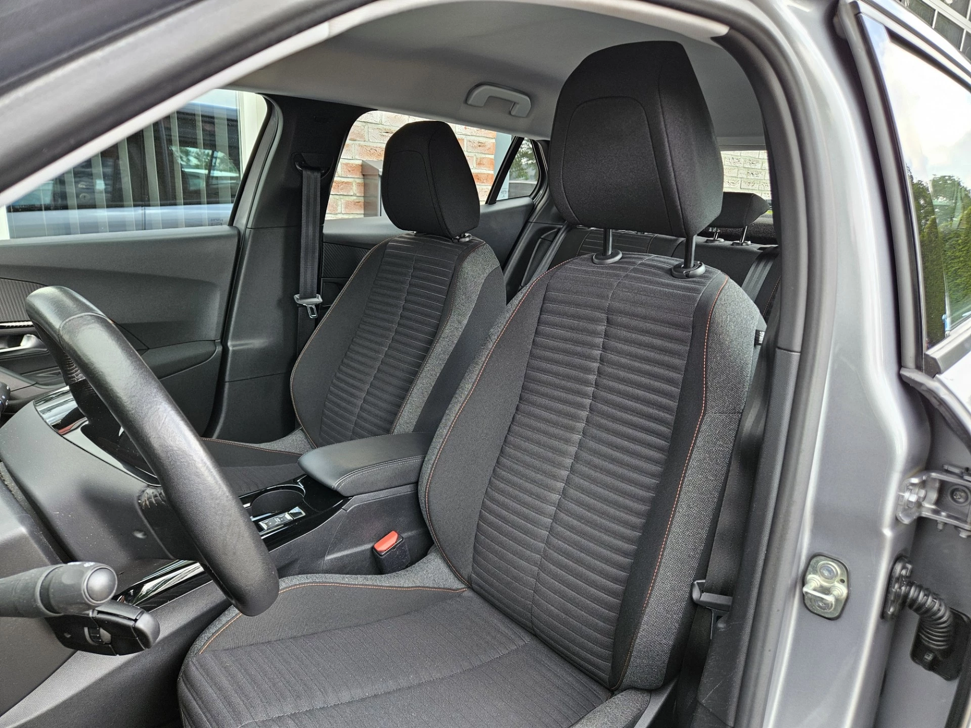 Hoofdafbeelding Peugeot e-2008