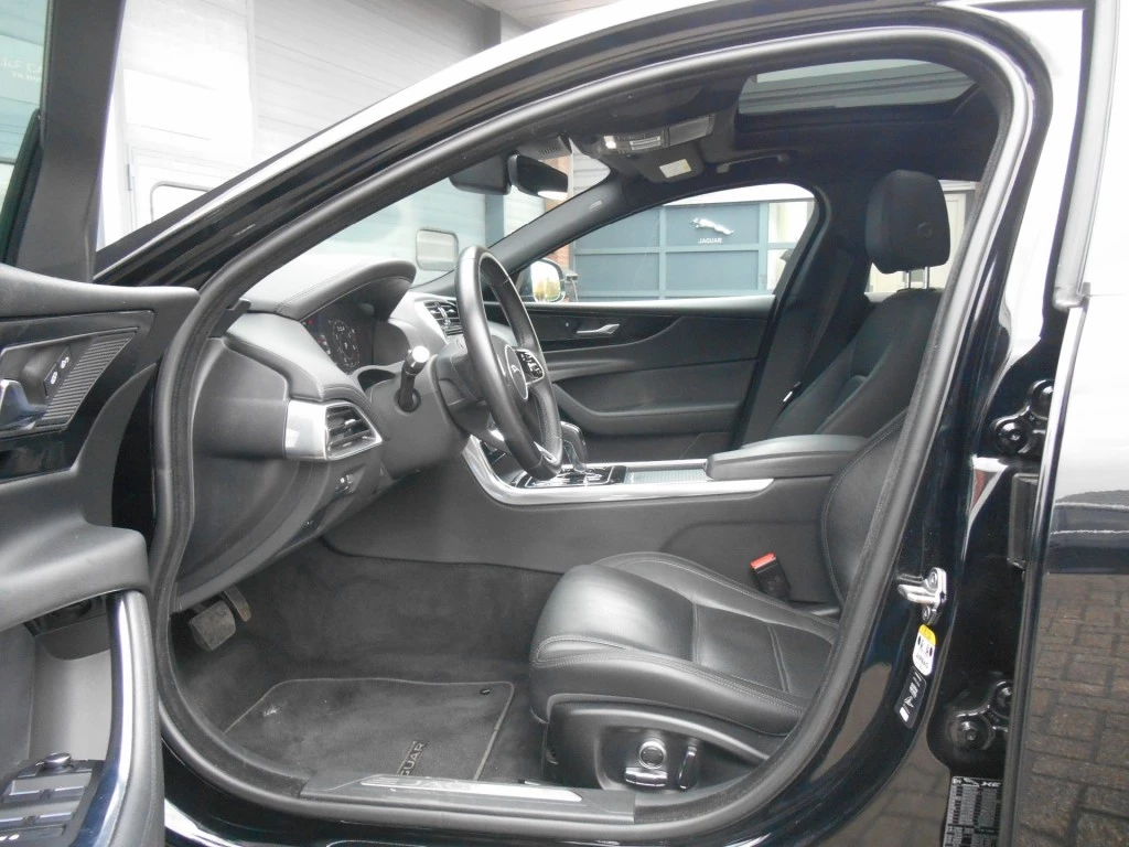 Hoofdafbeelding Jaguar XE