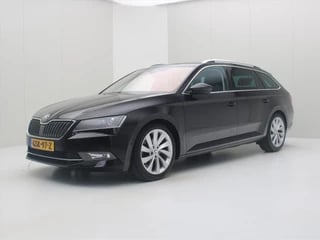 Skoda Superb Combi 1.5 TSI 150pk 6-Bak Style Corporate+ [ LED+CARPLAY+CRUISE+CAMERA+STOELVERWARMING+CLIMATE ]