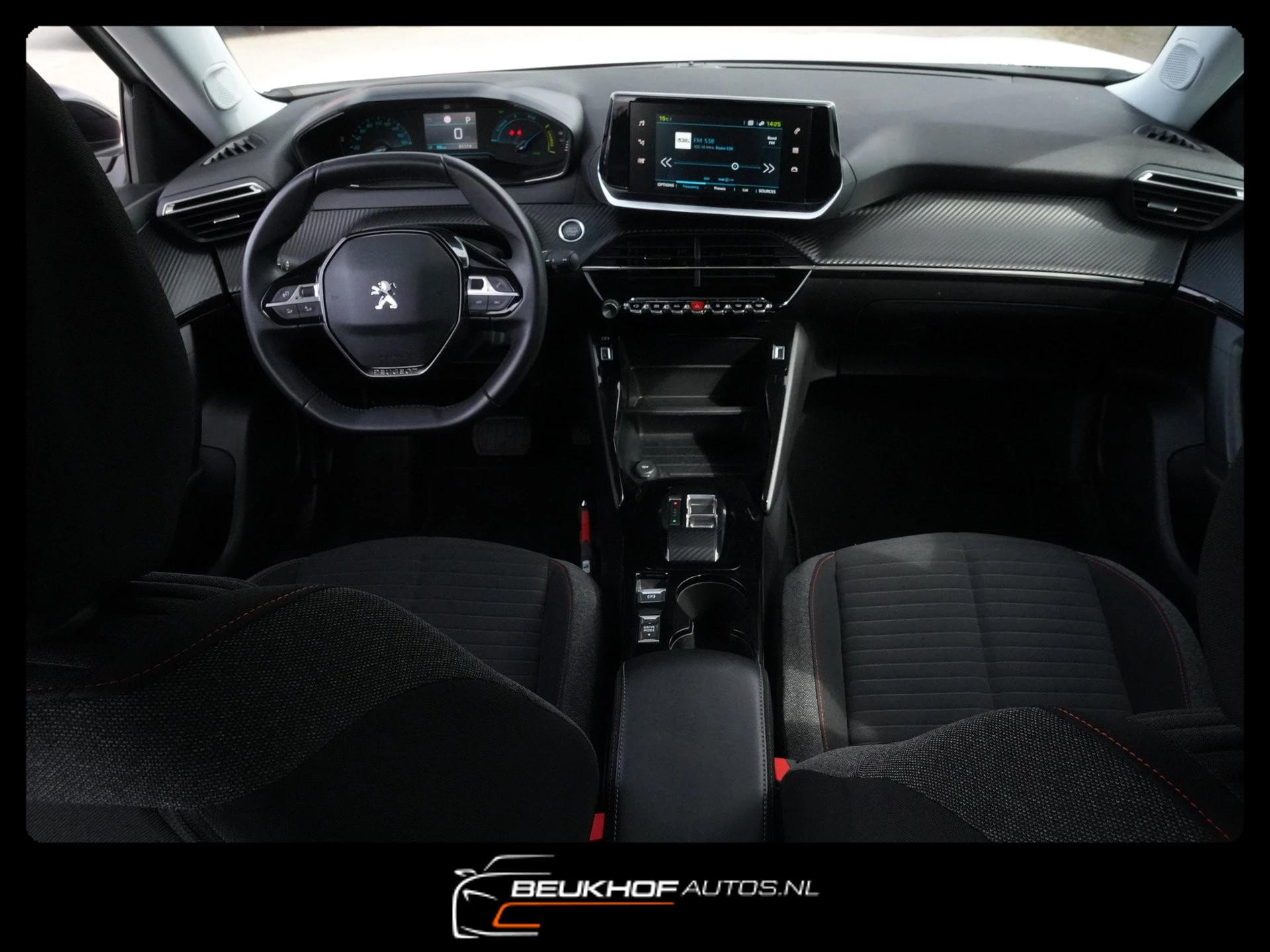 Hoofdafbeelding Peugeot e-2008