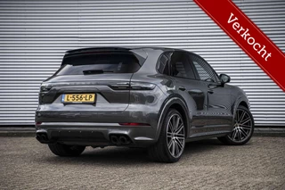 Hoofdafbeelding Porsche Cayenne Porsche Cayenne 4.0 Turbo S E-Hybrid | PPF | Burmester | 18-weg | Panodak | Carbon | 22 inch | NL Auto |