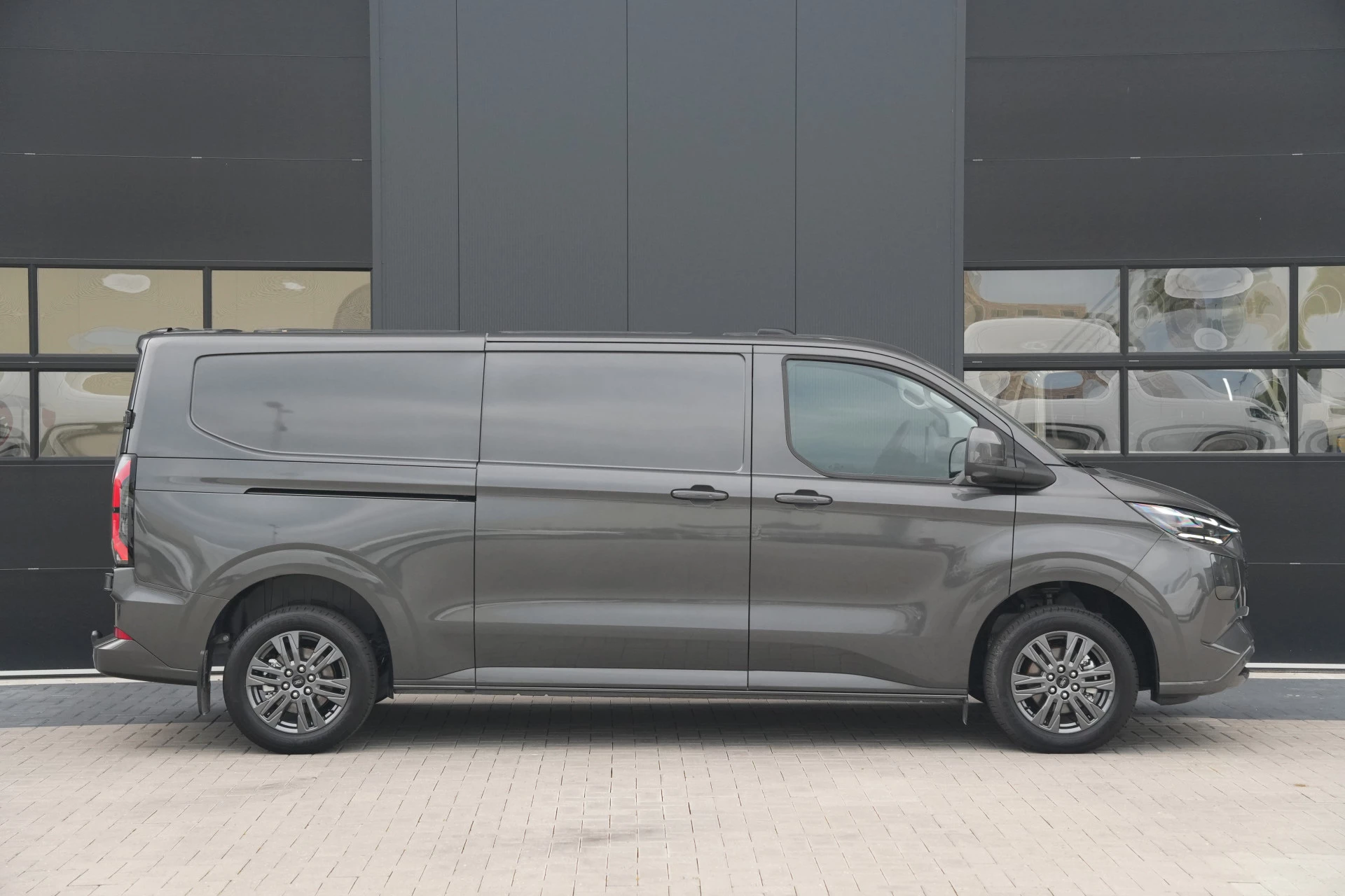 Hoofdafbeelding Ford E-Transit Custom