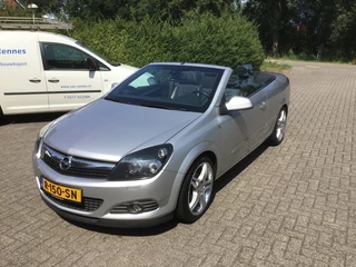 Hoofdafbeelding Opel Astra Opel Astra 1.6 COSMO TWINTOP