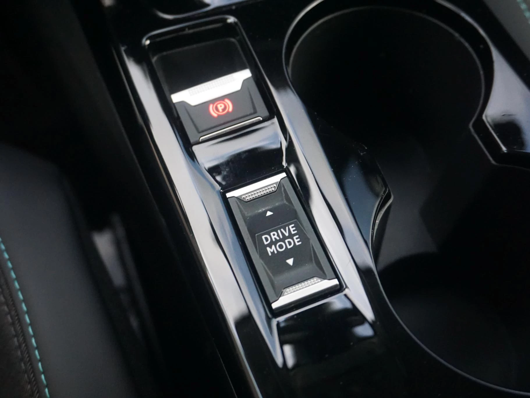 Hoofdafbeelding Peugeot e-208