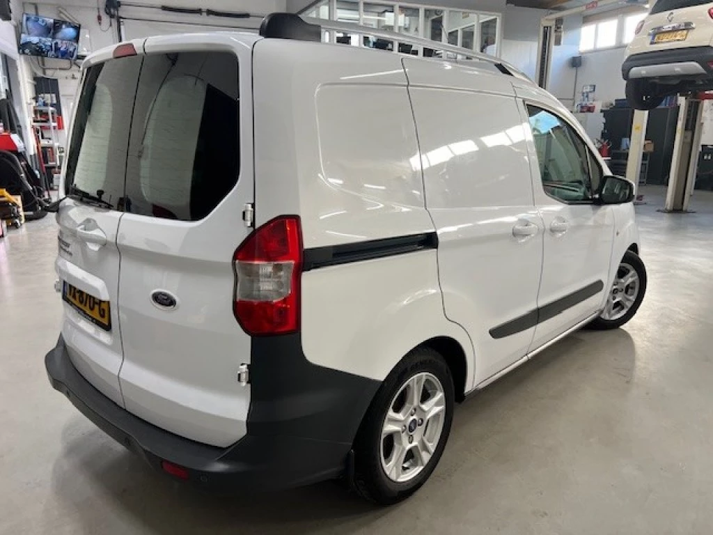 Hoofdafbeelding Ford Transit Courier