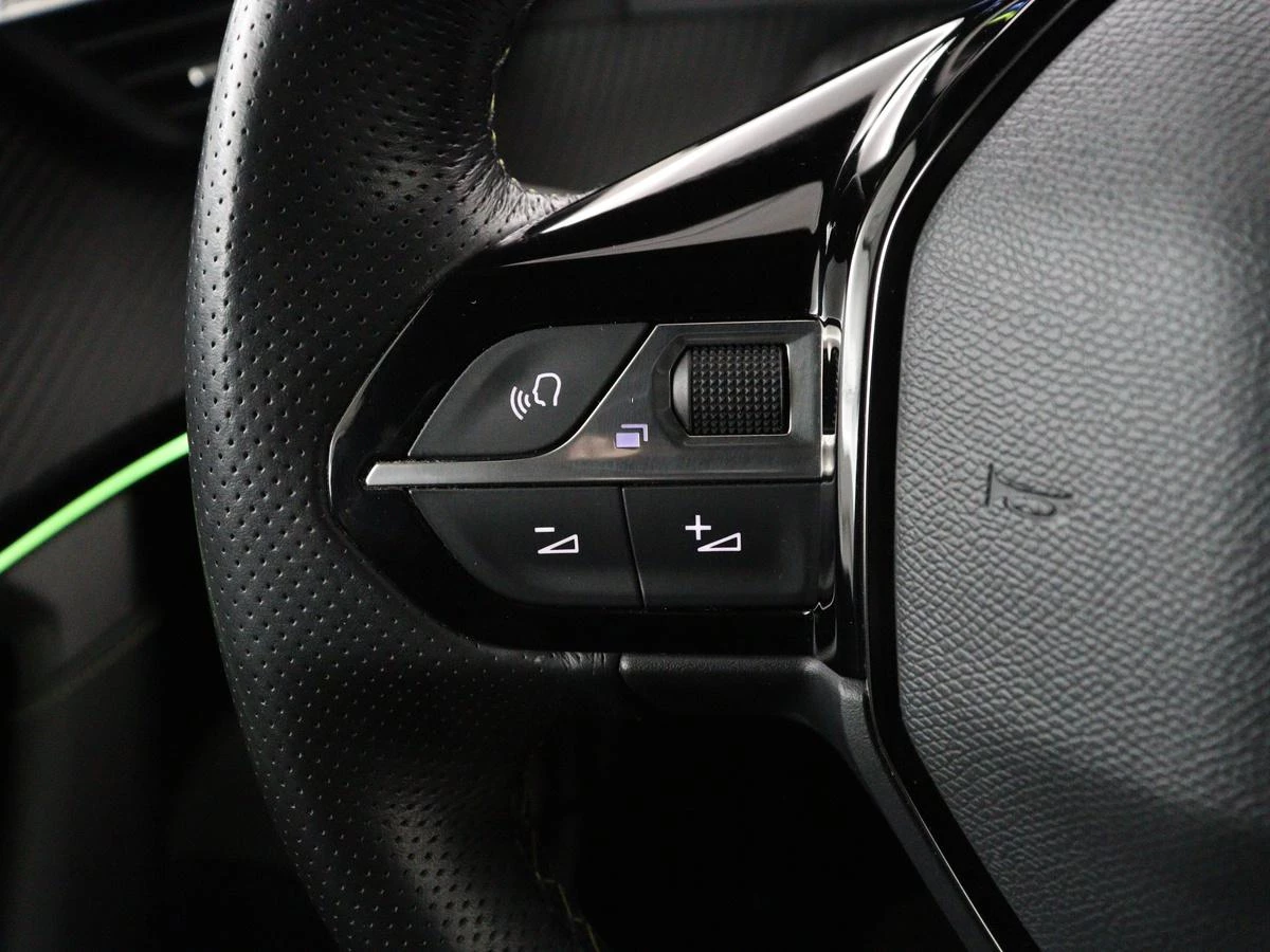 Hoofdafbeelding Peugeot e-2008