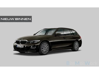 BMW 3 Serie Touring 330e xDrive High Executive M Sport | M Performance | Panoramadak | Harman Kardon | Invidiual Citrinschwarz II Metallic | Stoelverwarming | Camera | M Sport Remmen | Adaptive Cruise Control | Navigatie | Ambiance Verlichting | 