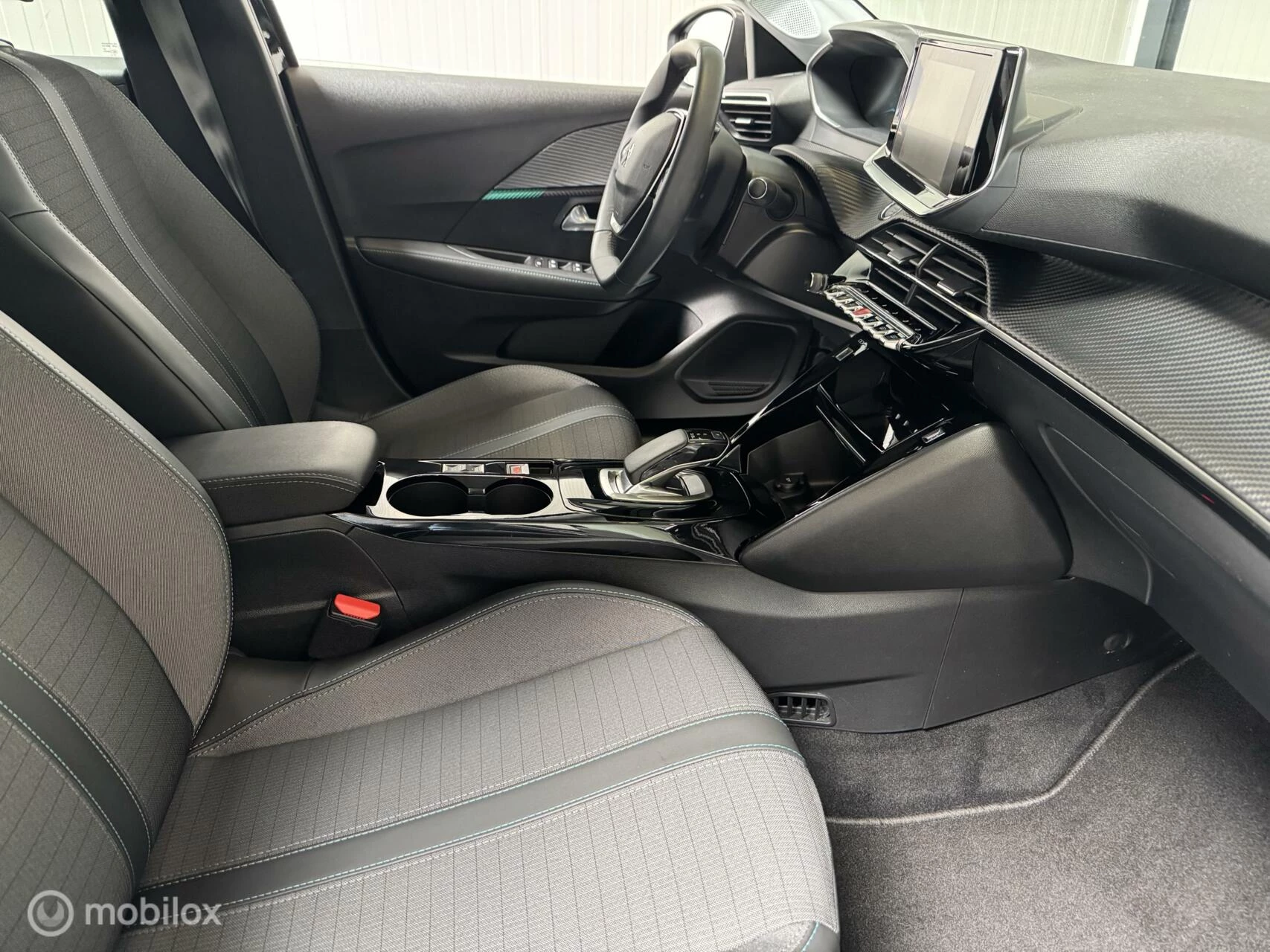 Hoofdafbeelding Peugeot e-208