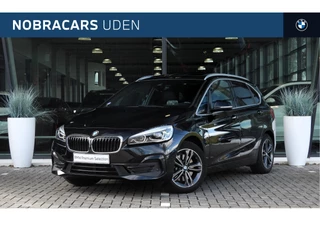 BMW 2 Serie Active Tourer 225xe High Executive Sport Line Automaat / Panoramadak / Sportstoelen / Comfort Access / Achteruitrijcamera / Head-Up / Adaptieve LED